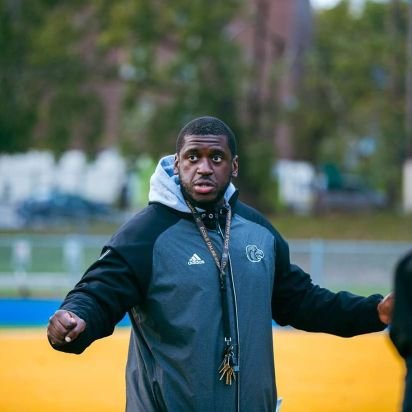 Sports manager at  @collegeletendre /   Coach at  @linebackerprot1   /   5-time provincial champ 🇨🇦🇨🇩