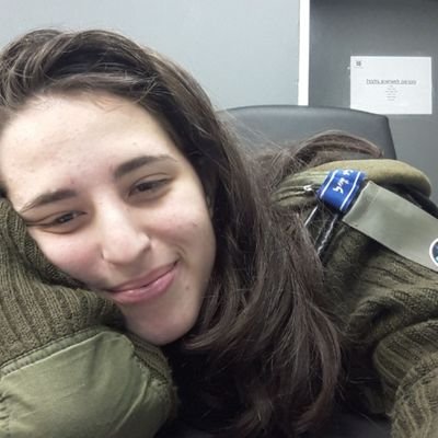 יש לי שם מסובך, אני יודעת 🌻
אור זואי סולומוני |
כתבת תרבות, קריינית, עורכת ומפיקה ב- @Glzradio |
גלי צה''ל | 0545750351