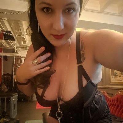 Dominatrix ☂️ FemDom Event Host 🪩 BDSM Coach 🖤 Dungeon Owner🌹@subrosapdx 🏳️‍🌈
(this is my ONLY X account)