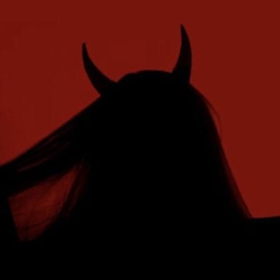 SybSyba's profile picture. میرقصم و ساز میزنم،
کمال گرای تعدیل شده،
یه ذهن کنجکاو، همیشه به دنبال سوال،
یک روح بدون جنسیت
(پ.ن: بدون هیچ‌گونه بیماری زمینه‌ای)