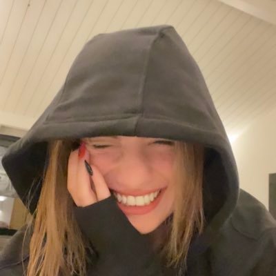 Zehra3652's profile picture. 