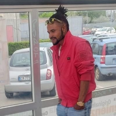 im from Africa i live in Italy i Love my Life and i Love who Love me too