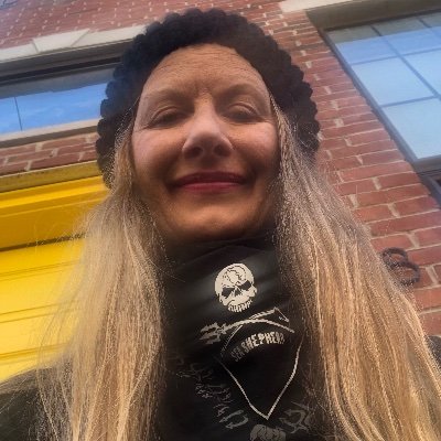 Vegan. Environmentalist. Lefty. BioCentrist. 🕸 Praise Gaia.🙏 🌎 Deadhead. Mom. Twitter Laggard