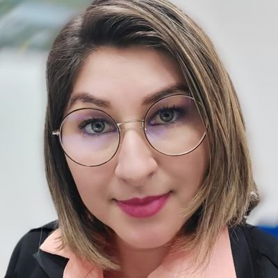 Formada em Administração de Empresas. Acadêmica em Ciências Contábeis. MBA em Economia Financeira. Operadora de Caixa nas Lojas Cem S/A.
