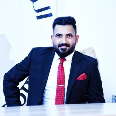 ‏كاتب رأي عراقي، ومقدم برامج، ومدرس لدى وزارة التربية العراقية.