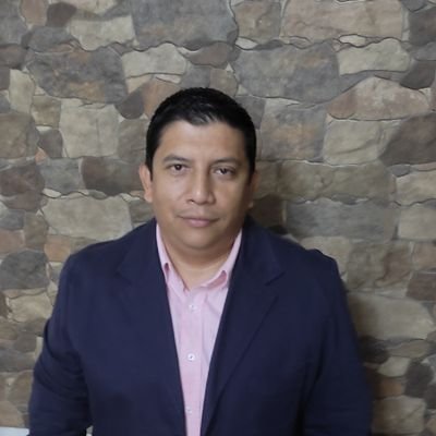 Oaxaqueño, Papa de Alexander, Esposo de Verónica. Entre a Twitter por información vial y termine leyendo la red más cruda de información y descalificaciones 😀