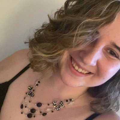 leahlou60's profile picture. UMPI ‘22 -teacher🍎 - reader 📚