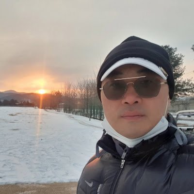 9QlYYApTBArsY5J's profile picture. 안녕합니다.