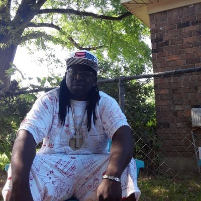 Memphis Money represents the Tennessee area proudly. A fan of Barry White and Biggie Smalls, he was inspired at a young age by not only their music