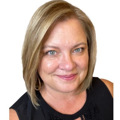 Empowering women to next-level success by helping them be productive, connected, and confident working from home. I'm a coach, copywriter, and beauty consultant