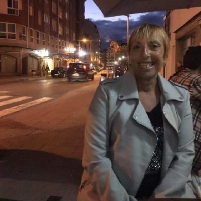 dinacuomomdp's profile picture. 