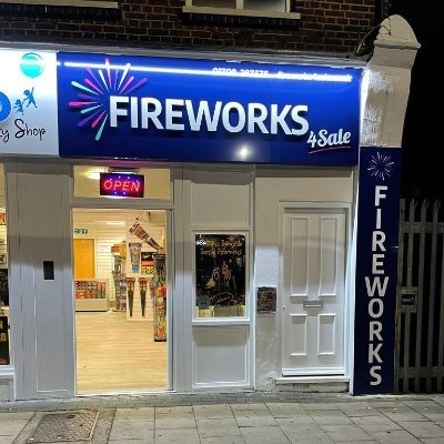 Essex based fireworks shop - Quality Fireworks at Crazy Prices! 
📍 11 Station Road, Harold Wood, RM3 0BP 
https://t.co/7d0fCWafiN
📞 01708 287575