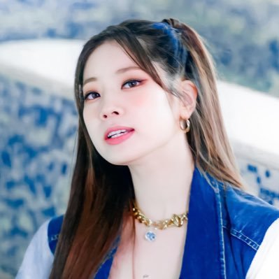 Ryzvelz's profile picture. 