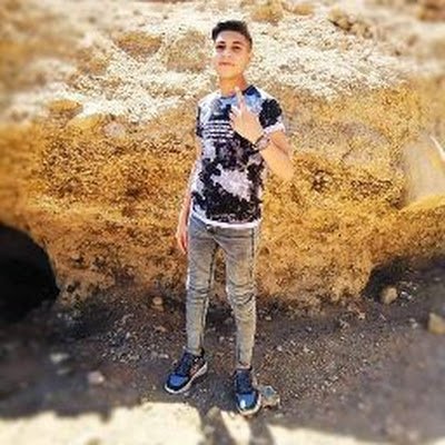 لا تثق في احد فالبحر هادئ و أنيق و بداخلة عالم عميق ✨🌊💔