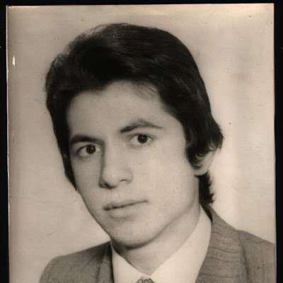 Emekli devlet memuruyum. Evliyim. 2 çocuğumuz var.