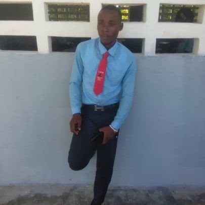 KerbyVoltaire's profile picture. Aller à l'école