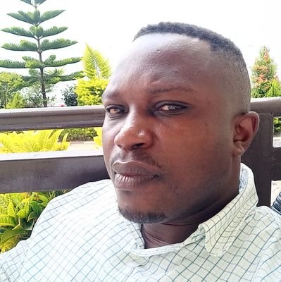 passionné des véhicules automobiles, technicien financier fruit de l'ISC BENI, fiscaliste et fonctionnaire dans l'administration provinciale du Nord-Kivu.