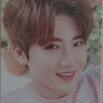 RBlueMarchi's profile picture. Apaixonada por Star Wars, Marvel, livros, k-pop ( principalmente TREASURE e SEVENTEEN) e com um estranho amor por canetas: essa sou eu.😁