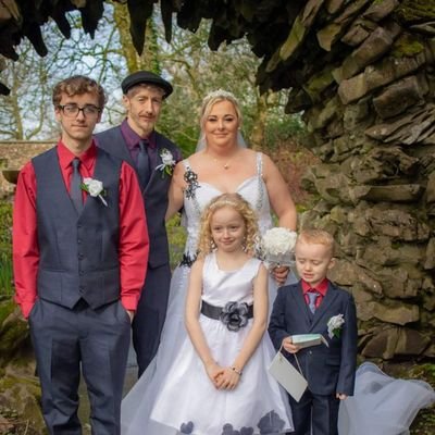 MrsLisaJones19's profile picture. I'm married and have 2 children and a stepson xxx