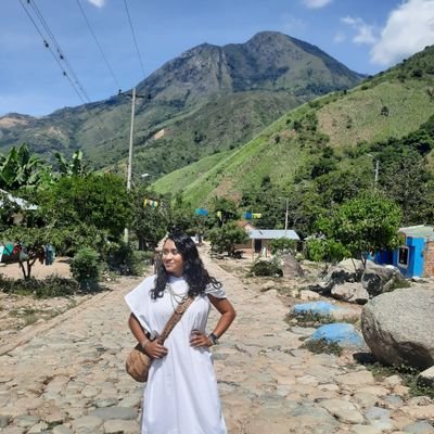 Mena skanaru kankuama.
Mujer indígena kankuama, de la Sierra Nevada de Santa Marta 🍃😊