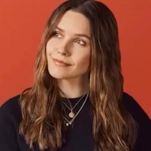 fan account dedicated to post icons of @sophiabush | listen to @DramaQueensOTH and @workinprogress_ podcasts