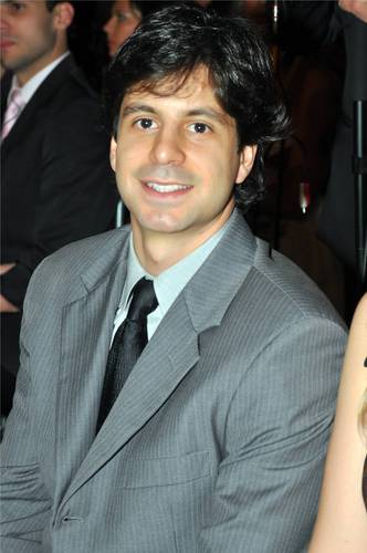 Eng. Civil, Médico, Diretor de Esportes de Curitiba. Idealista,curitibano nato, apaixonado pela vida...sonhador!