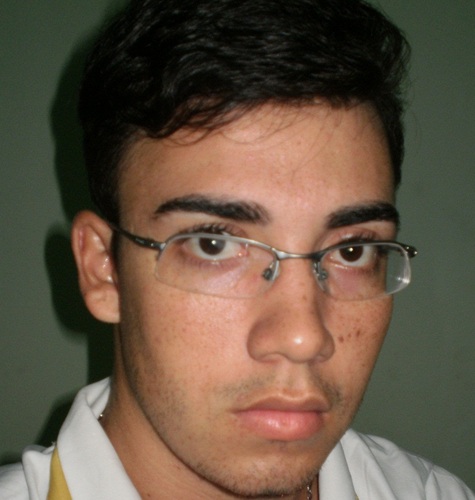 I'm a simplory guy, friendly, I'm nineteen years-old, I have many dreams to realize, always searchingo for happiness, travel to beach, and many others things.