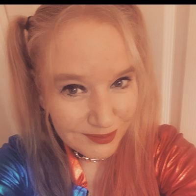 🙍🏼♀️Twitch/YouTube | Shooter/Horror game lover 🎮 Official Partner of #fanatical | Epic creator code: LADY-BOOMIN