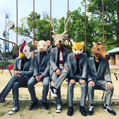 架空の中小企業、株式会社FHAの宣伝活動のために結成された5人組バンド。馬鹿、豚、社会の犬、チキン野郎。戦場は会社からライブハウスへ!MV→ https://t.co/xohkVGRLvO TAIL RECORDS 所属