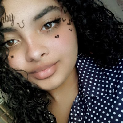 thebestkiesha's profile picture. before you scroll down into my profile: please be aware that I am not in control of my actions on this app. send help. thank you.