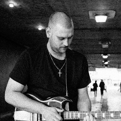 Dutch Indie Rocker in Manchester! I pour my soul into crafting epic, AI-free rock tunes—melodies, lyrics, and riffs all by me. Battling big labels & AI music