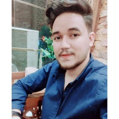  إذا شعرت بالحاجة إلى يد دافئة فأمسك بيدك الأخرى، فلن يُهزم شخصٌ يؤمن بنفسه .
