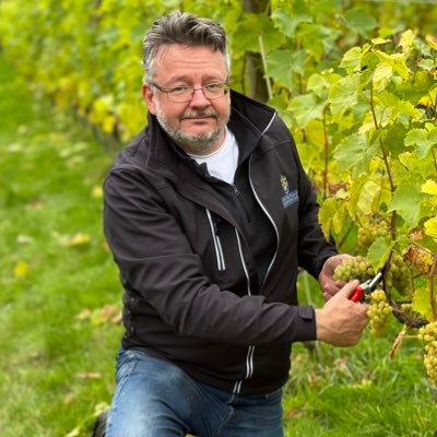 Former CX @Wine_GB. Adventures in vines, orchards and wines. Proponent of #RegenertiveAgriculture Derbyshire vineyard owner & EW merchant @AmberValleyWine