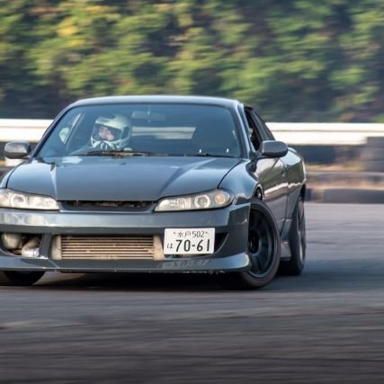 グレーのS15
シルバーのL275ミラ
ドリフト、軽グリップ

タイヤショップS.C.I
@TIRE_SCI