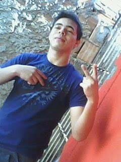 Jovem de 20 anos que curte uma boa balada.viagens.quer saber mais entre nesse meu mundo ou pelo menos faça parte dele.