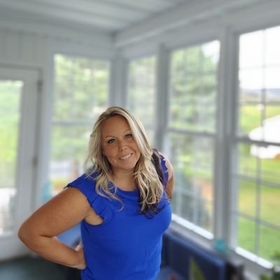 Life is full. Live to love the world and all it has to offer. Connector of people. Fierce advocate. Mother of 4. Wife to my best friend.