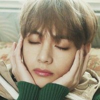 thinking about vchaer 💠(@vchaerybot) 's Twitter Profile