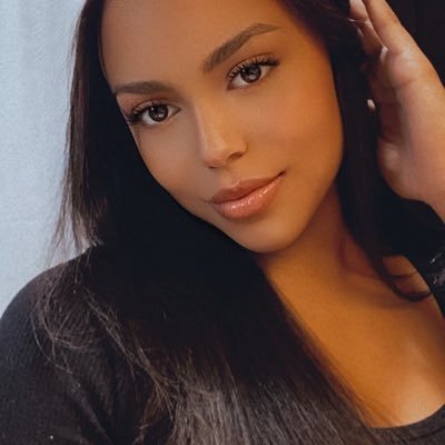 itskiara_'s profile picture. insta/sc kiara_hyatt