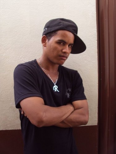 Amigo é aquele que sabe tudo a seu respeito e, mesmo assim, ainda gosta de você.