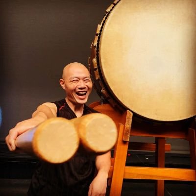 浅草と南九州を拠点に活動する太鼓打ち。
舞台の話・旅の思い出・グルメ情報など。
#出演依頼 #動画編集 #グルメ #演奏活動 #演奏依頼 #浅草 #宮崎 #アイドル好き #フォローお願いします #熊本 #鹿児島