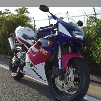 Ez6aWr's profile picture. 