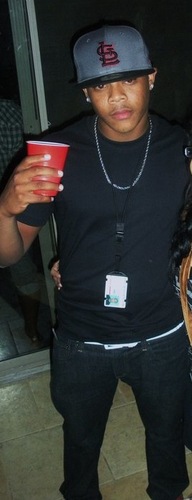 LouieVthis's profile picture. Smoke Good, Drink Good