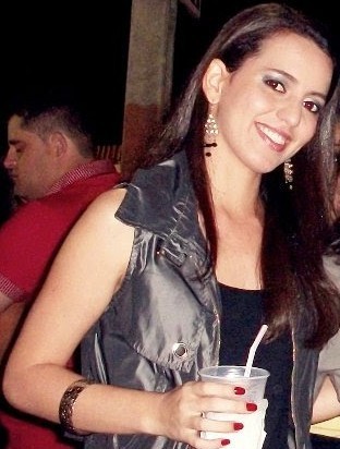 21 anos, Estudante de psicologia, Carpicorniana, forrozeira...
Não tenho tempo pra mais nada, ser feliz me consome muito. Clarice Lispector
