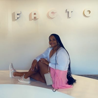 Gemini ♊️🥰 Va born and raised! If you know then you know! 💵💰 Im in love with my bag!❤️🧡💛💚💙💜 🤑cash app: $SuzetteMoney
