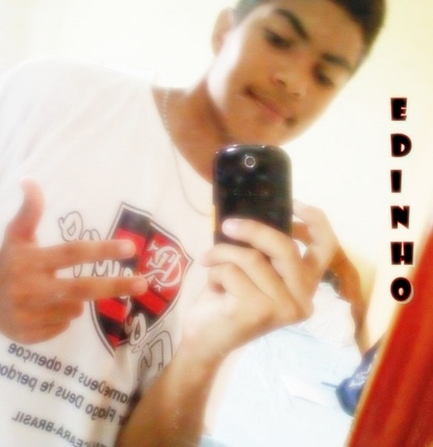 15 anos, flamenguista de coração (MENGÃO), estudante...

MSN pra contato (cristianoedinho@hotmail.com)
me segue ai que eu te seguirei de volta!