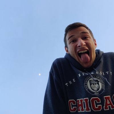 javichu16's profile picture. En persona más gracioso pero no más guapo.
Gracioso para algunos, alto para la mayoría, periodista y azafato para todos.