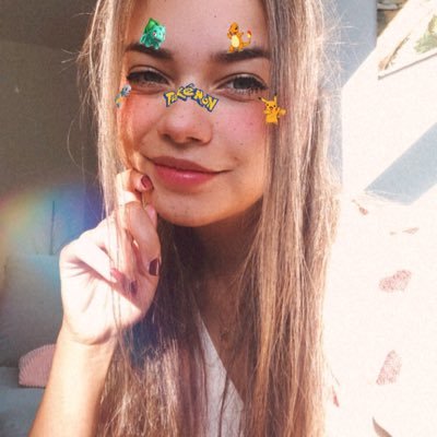 COMMISSIONS OPEN! let me put a spell on you with my art | 26 | based in Switzerland | auDHD | artist and creator of mystical things 🦋🌙✨
