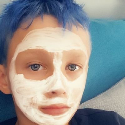 RSurosz's profile picture. nienawidzę szkoły 😆😈😎