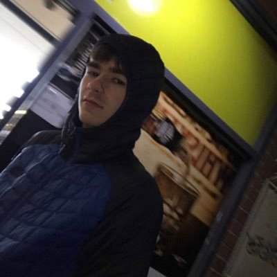 23 años, apoyo Notts County. cuenta inglés: @itslennnn - usando esa cuenta mejorar mi español