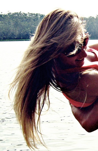 Louca, animada,correndo atras da felicidade..............sempre sorrindo!
http://t.co/I5W1Wooq4p
http://t.co/4A5MBKC6pQ